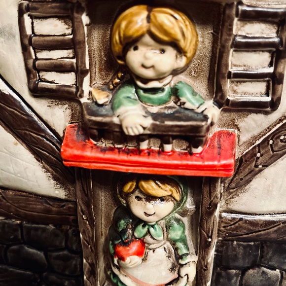 Vintage Red Cottage Cookie Jar - Picture 4 of 4